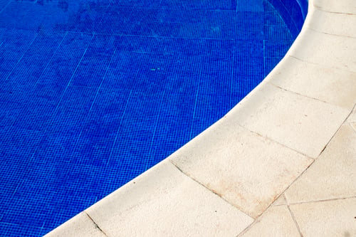 Salt or Chlorine: What Actually Changes for a South Florida Pool